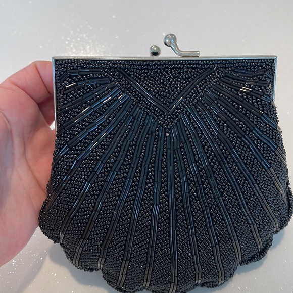 NWT Valerie Stevens evening beaded black clamshell bag Silvertone hardware - Picture 9 of 11